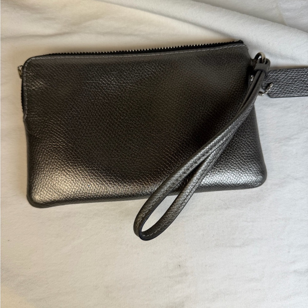 COACH Silver Pewter  Metallic Leather Zipper Wallet Wristlet
$199 
Authentic - Picture 4 of 11